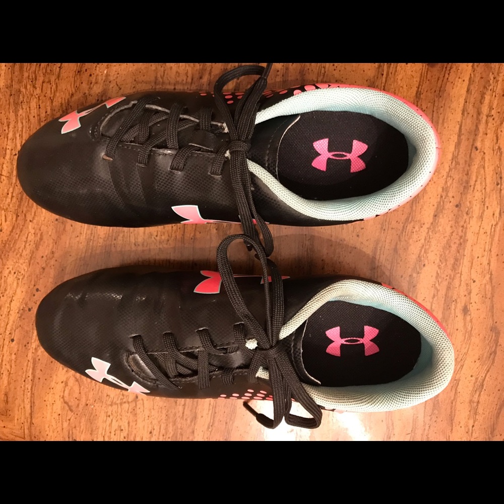 Under Armour Soccer Cleats Size 4Y Shoes Black